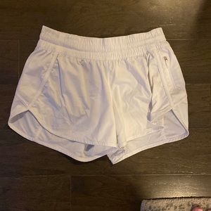 Lulu Lemon low rise, lined, 4inch white shorts (style: tracker?)